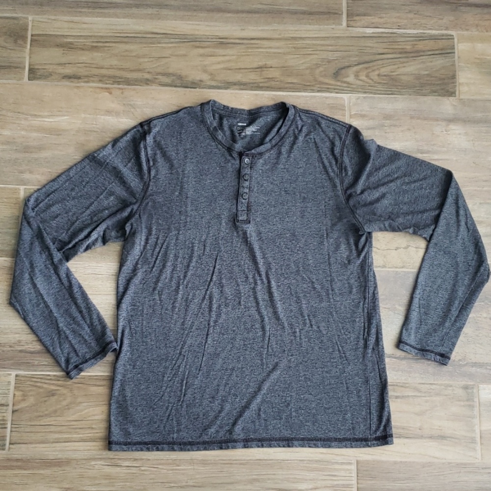 Banana Republic Opinion Tee Shirt Long Sleeve